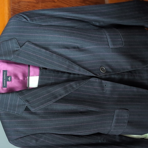 Suit - Picture 3 of 3